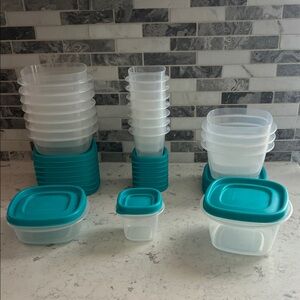 Rubbermaid Containers with turquoise blue lids.